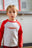 Perpète Tee-shirt Génération en jersey coloris gris chiné et rouge pastèque porté par Octave avec le Pantalon Easy 2.0 en molleton coloris mûre. 